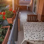 アパート In With Balcony, Air Conditioning, Wifi *