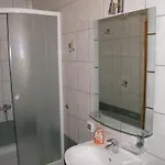 アパート In With Balcony, Air Conditioning, Wifi *