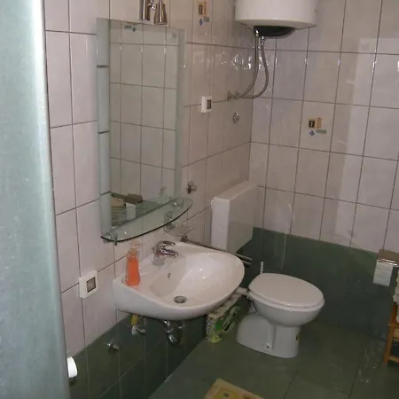 In With Balcony, Air Conditioning, Wifi Sukošan