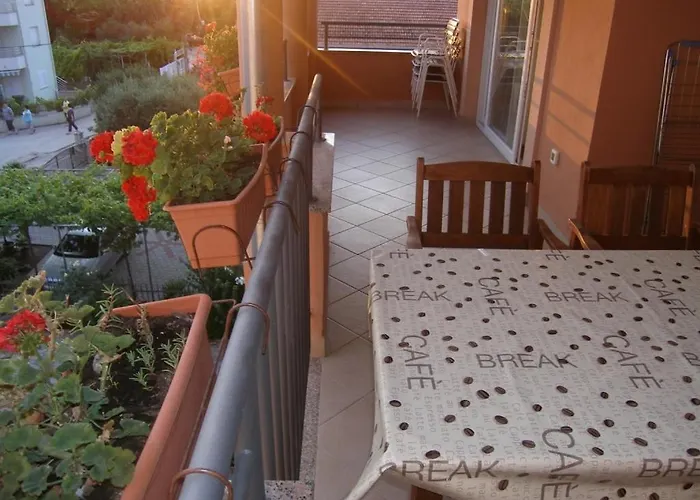 Appartement In With Balcony, Air Conditioning, Wifi *