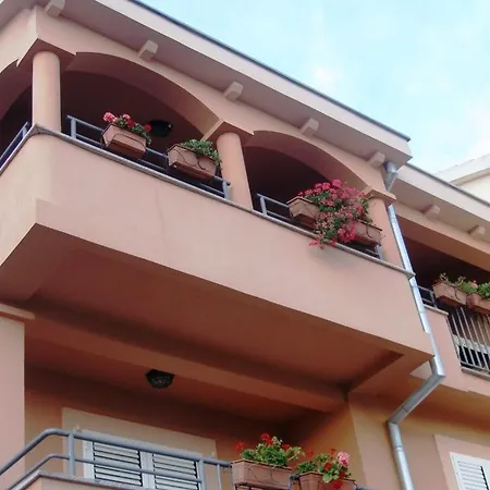 In With Balcony, Air Conditioning, Wifi *