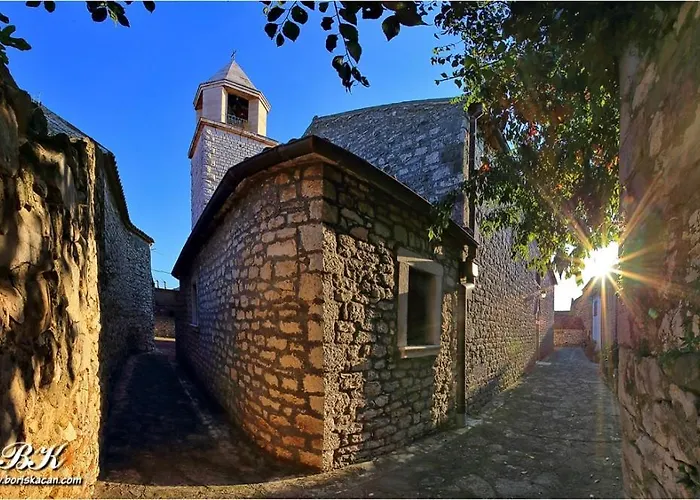 In With Balcony, Air Conditioning, Wifi Apartman