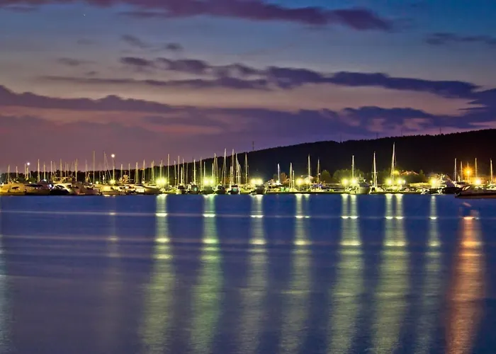 Apartman In With Balcony, Air Conditioning, Wifi Sukosan