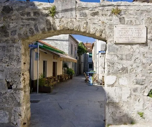 In With Balcony, Air Conditioning, Wifi Sukosan