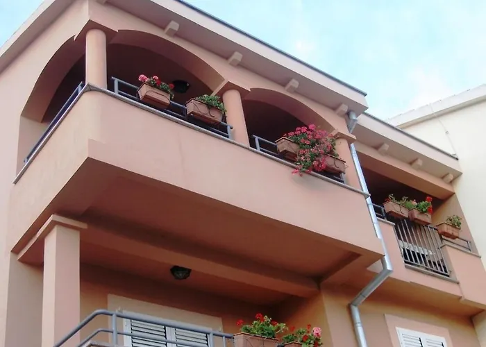 In With Balcony, Air Conditioning, Wifi *