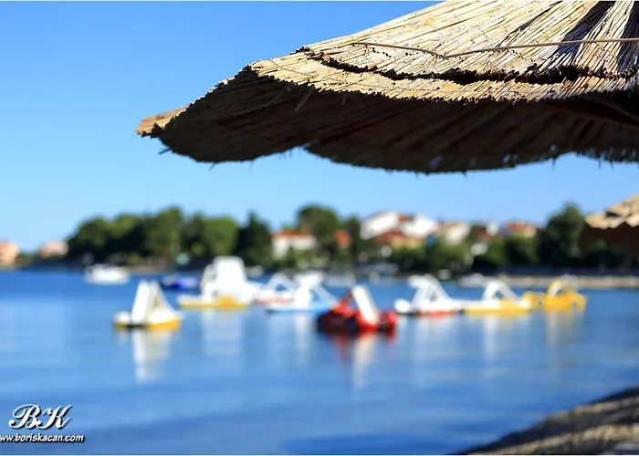 In With Balcony, Air Conditioning, Wifi Apartman Sukosan